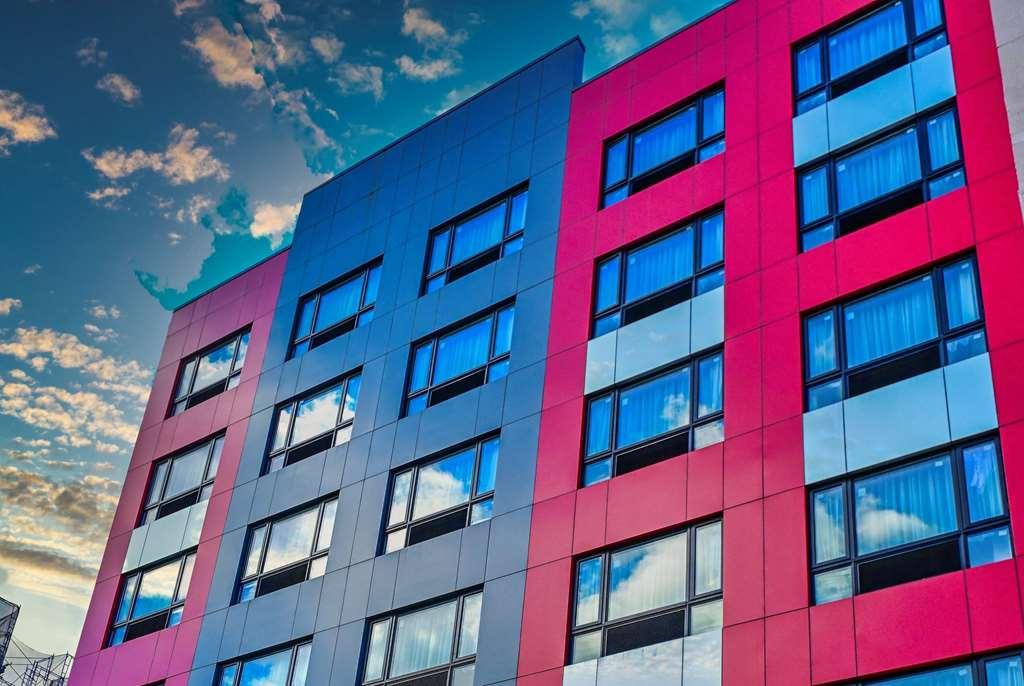 Super 8 By Wyndham Bronx Near Botanical Garden Hotel New York Exterior photo